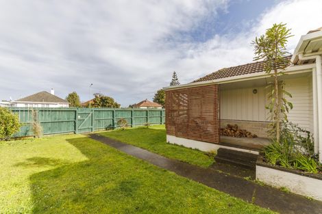 Photo of property in 15 Tweed Street, Roslyn, Palmerston North, 4414