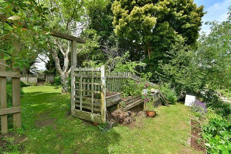 Photo of property in 27 Kowhai Street, Helensville, 0800