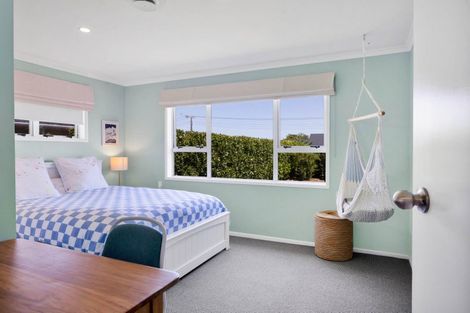 Photo of property in 8 Hussey Street, Oakura, 4314