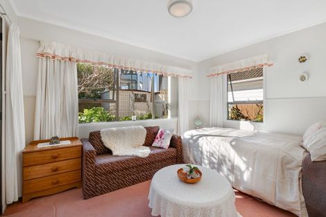 Photo of property in 5 Edgewater Grove, Orewa, 0931