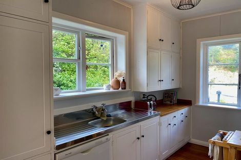 Photo of property in 129 Onslow Road, Khandallah, Wellington, 6035