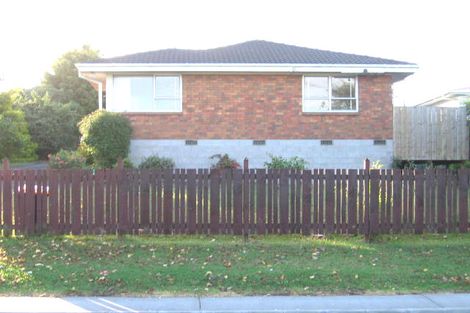 Photo of property in 2/100 Hepburn Road, Glendene, Auckland, 0602