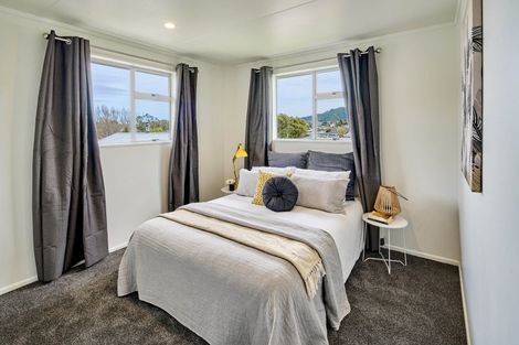 Photo of property in 7 Edelweiss Grove, Timberlea, Upper Hutt, 5018