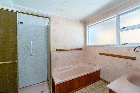Photo of property in 13 Rembrandt Avenue, Tawa, Wellington, 5028