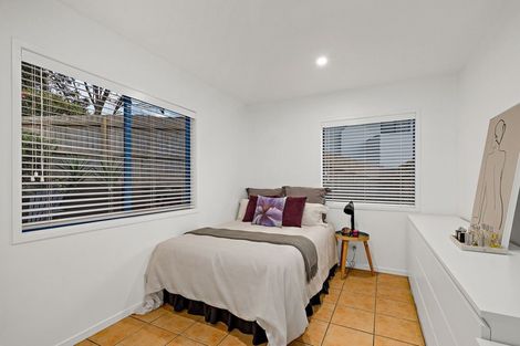 Photo of property in 15 Blethyn Place, Te Atatu South, Auckland, 0610