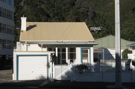 Photo of property in 93 Marine Parade, Eastbourne, Lower Hutt, 5013