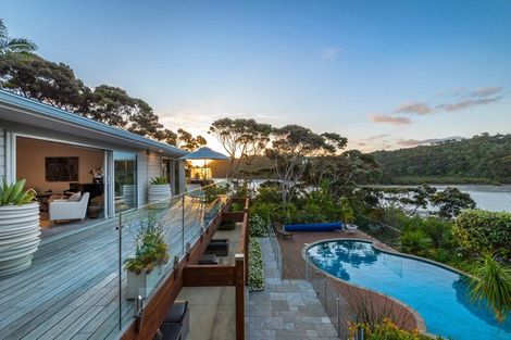 Photo of property in 14 Oscar Road, Greenhithe, Auckland, 0632