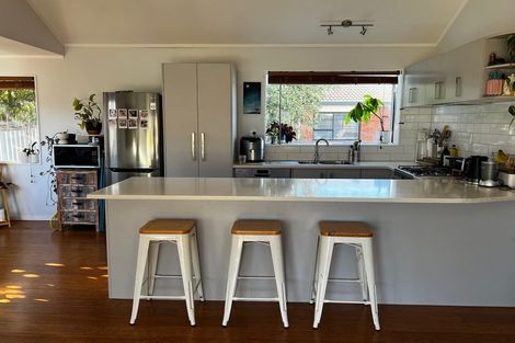 Photo of property in 10b De Quincey Terrace, Highland Park, Auckland, 2010