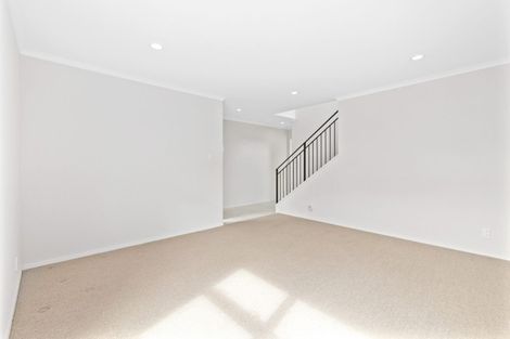Photo of property in 5 Reno Way, Flat Bush, Auckland, 2016