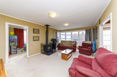 Photo of property in 15 Tweed Street, Roslyn, Palmerston North, 4414