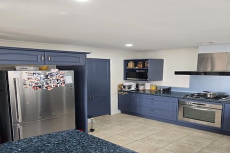 Photo of property in 140 Glanmire Road, Newlands, Wellington, 6037