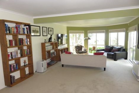 Photo of property in 49 Dress Circle, Newlands, Wellington, 6037