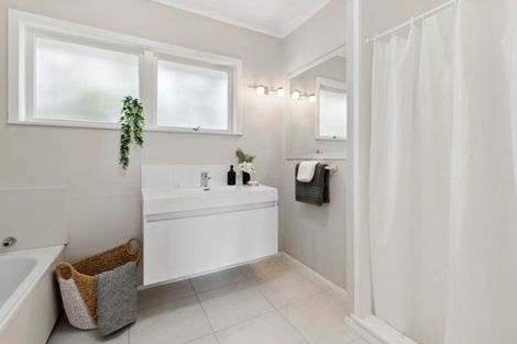 Photo of property in 12 Alderton Place, Opaheke, Papakura, 2113