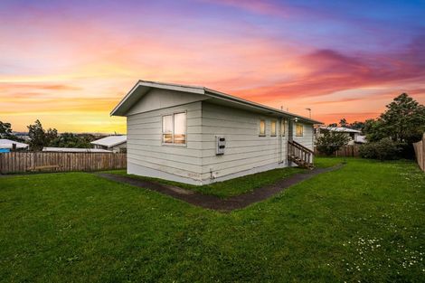 Photo of property in 5 Flaunty Place, West Harbour, Auckland, 0618