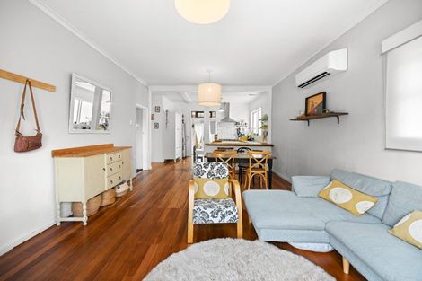 Photo of property in 35 Oxford Street, Fairfield, Hamilton, 3214