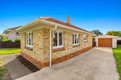 Photo of property in 1/66 Clevedon Road, Papakura, 2110