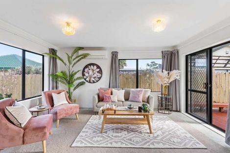 Photo of property in 73 Burswood Drive, Burswood, Auckland, 2013