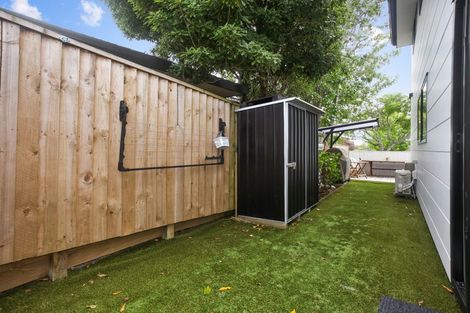 Photo of property in 6/2 Jadewynn Drive, Massey, Auckland, 0614