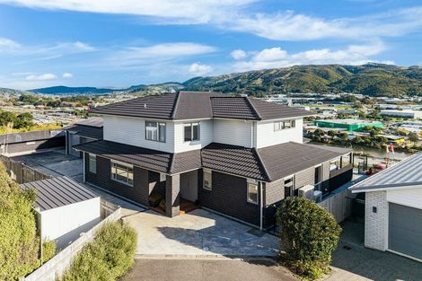 Photo of property in 10 Omaka Place, Aotea, Porirua, 5024