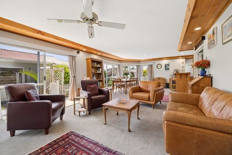 Photo of property in 6 Lillian Place, Orewa, 0931