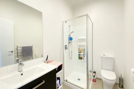 Photo of property in 5/2 Frances Bryers Road, Hobsonville, Auckland, 0616