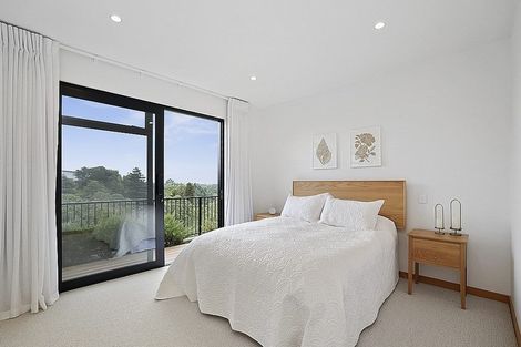 Photo of property in 17 Manurau Crescent, Merrilands, New Plymouth, 4312