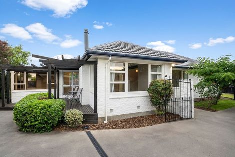 Photo of property in 77 Farquhars Road, Redwood, Christchurch, 8051