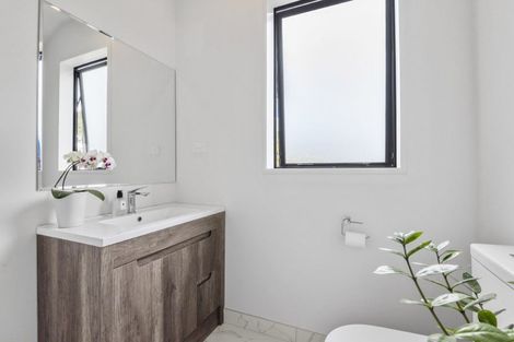 Photo of property in 13a Morton Avenue, Forrest Hill, Auckland, 0620