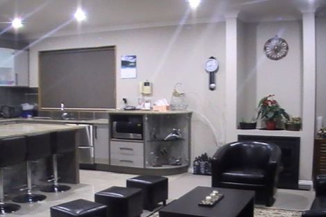 Photo of property in 28 Kaseng Place, East Tamaki Heights, Auckland, 2016