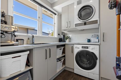 Photo of property in 2 Anzio Place, Awapuni, Palmerston North, 4412