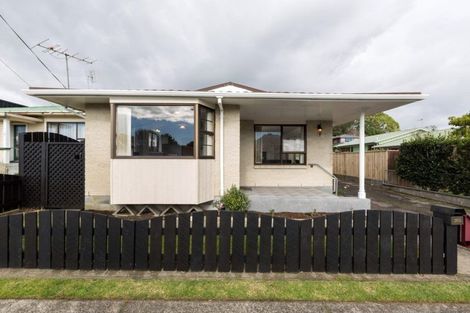 Photo of property in 38 Gilbert Street, New Plymouth, 4310