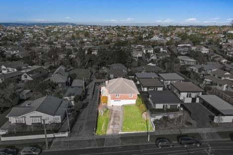 Photo of property in 1/53 Uxbridge Road, Mellons Bay, Auckland, 2014