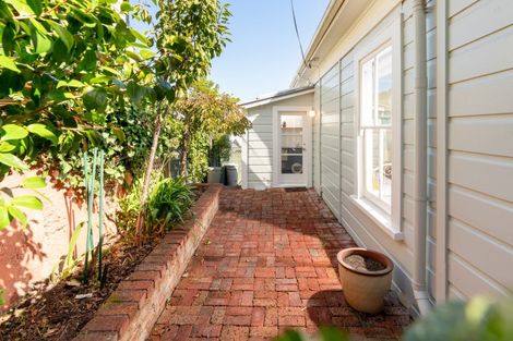 Photo of property in 8 Port Street, Mount Victoria, Wellington, 6011