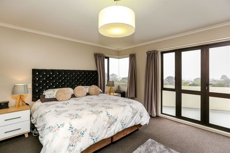 Photo of property in 25 Veale Road, Frankleigh Park, New Plymouth, 4310