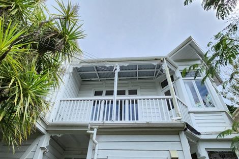 Photo of property in 72 Kelburn Parade, Kelburn, Wellington, 6012