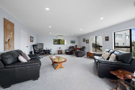 Photo of property in 2/51 Deep Creek Road, Waiake, Auckland, 0630