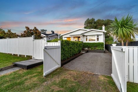 Photo of property in 12 Birkley Road, Bayswater, Auckland, 0622