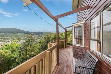 Photo of property in 35 Fyvie Avenue, Tawa, Wellington, 5028