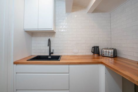 Photo of property in 4 Kathleen Place, Rainbow Point, Taupo, 3330