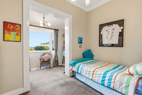 Photo of property in 46 Rewarewa Road, Te Atatu Peninsula, Auckland, 0610