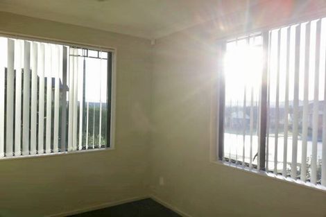 Photo of property in 2 Ballyward Close, East Tamaki, Auckland, 2013
