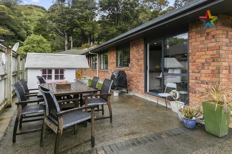 Photo of property in 21 Aragon Grove, Kingsley Heights, Upper Hutt, 5018