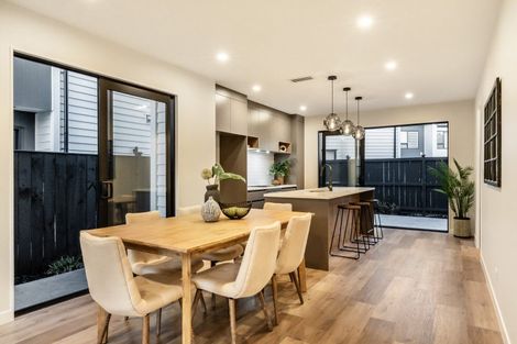 Photo of property in 10 Babos Avenue, Kumeu, 0810