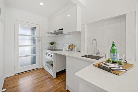 Photo of property in 2/38 Woodford Road, Mount Eden, Auckland, 1024