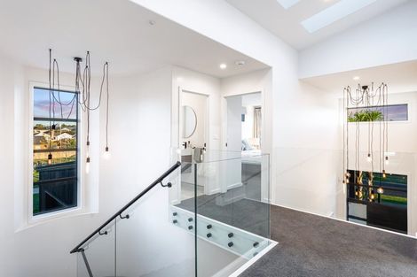 Photo of property in 8 Korako Drive, Kumeu, 0810