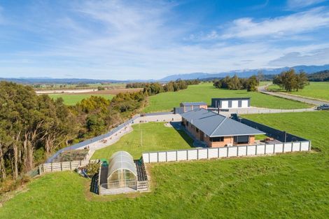 Photo of property in 2412 Atarau Road, Atarau, Blackball, 7871