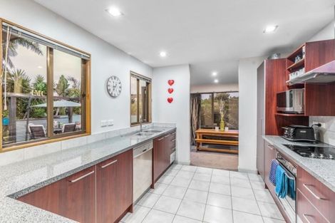 Photo of property in 2 Te Wharau Drive, Greenhithe, Auckland, 0632