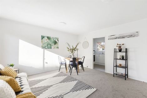 Photo of property in 1/406 Glenfield Road, Glenfield, Auckland, 0629