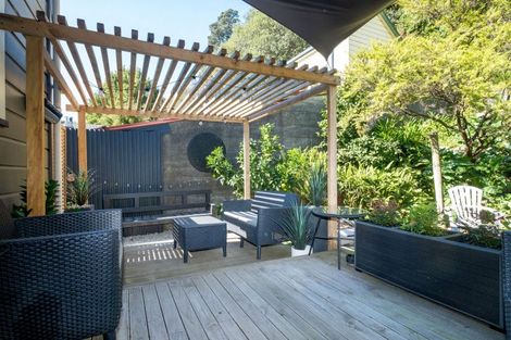 Photo of property in 11a Main Street, Hospital Hill, Napier, 4110