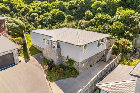 Photo of property in 26 Rarangi Way, Owhiro Bay, Wellington, 6023